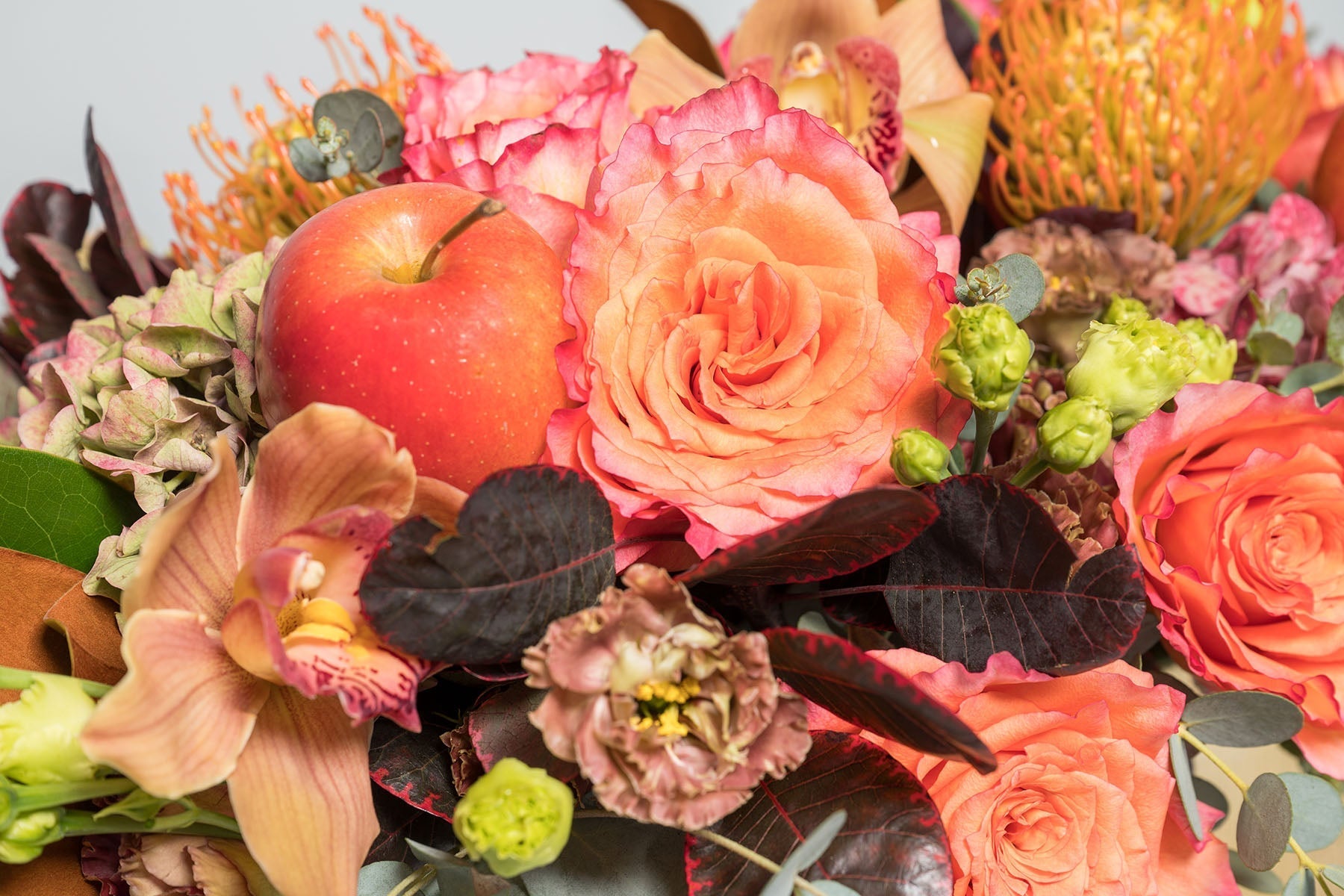 Fall-Inspired Floral Arrangements for a Cozy Aesthetic